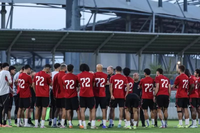 اجتماع الشناوي ووليد بعد أزمة إمام.. ماذا دار في معسكر الأهلي قبل مواجهة يانج أفريكانز؟ 